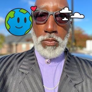 Meet your Posher, Louis